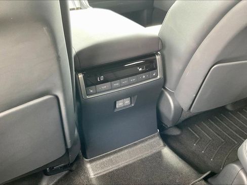 Used 2025 Lexus GX 550 w/ Cold Area Package AWD/4WD image 10