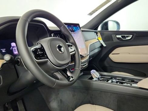 Used 2027 Volvo XC60 B5 Core AWD/4WD image 12