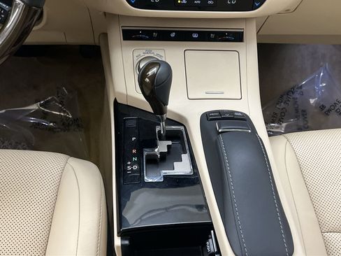 Used 2013 Lexus ES 350 w/ Luxury Pkg FWD image 21