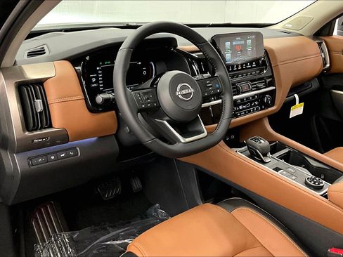 New 2025 Nissan Pathfinder Platinum w/ Lighting Package (N93) AWD/4WD image 7