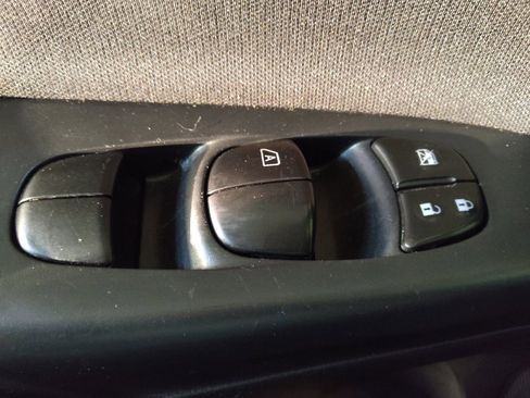 Used 2017 Nissan Sentra S image 27