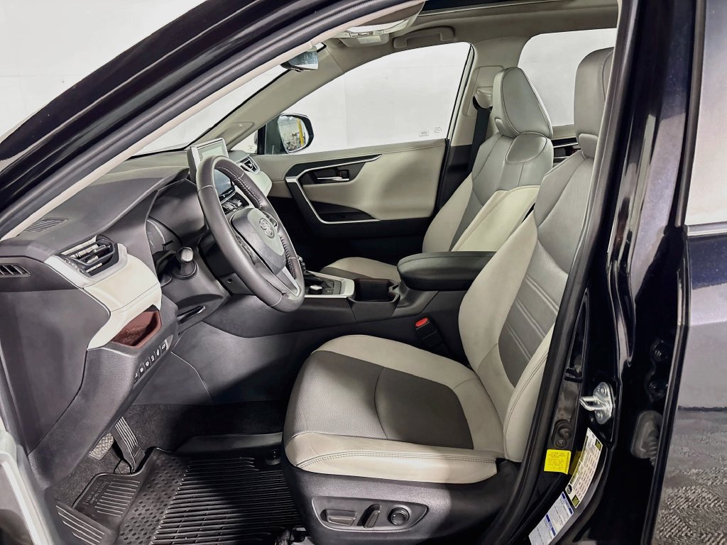 Used 2022 Toyota RAV4 Limited AWD/4WD image 11