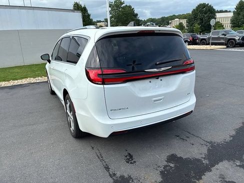 Used 2026 Chrysler Pacifica Pinnacle AWD/4WD image 13