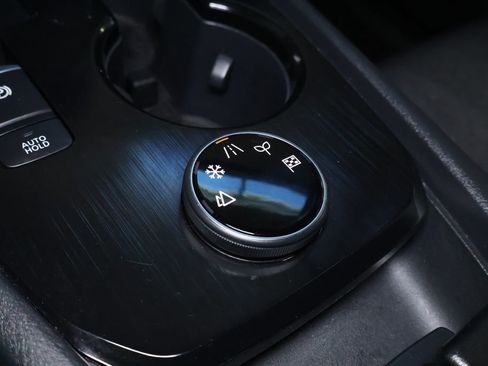 Used 2024 Nissan Rogue SV image 33