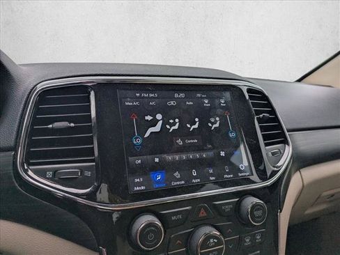Used 2022 Jeep Grand Cherokee Laredo E w/ Security & Convenience Group AWD/4WD image 9