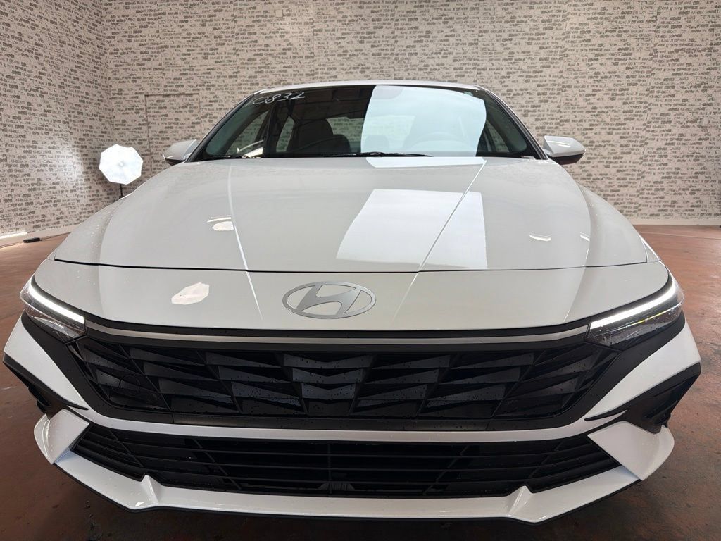 New 2026 Hyundai Elantra SE FWD image 2