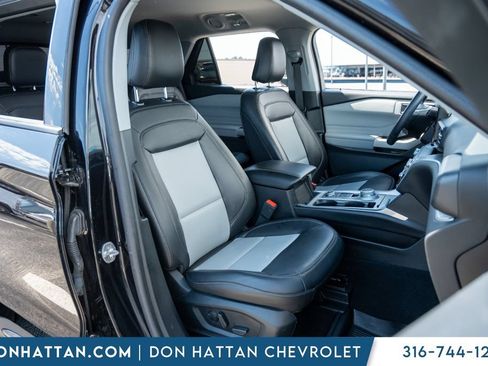 Used 2023 Ford Explorer XLT w/ Equipment Group 202A AWD/4WD image 29