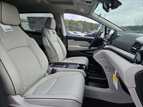 New 2026 Honda Odyssey Touring image 12