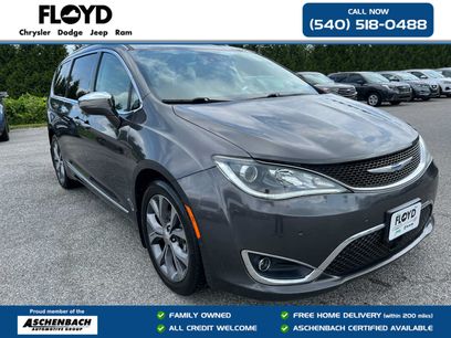 Used 2018 Chrysler Pacifica Limited w/ Tire & Wheel Group
