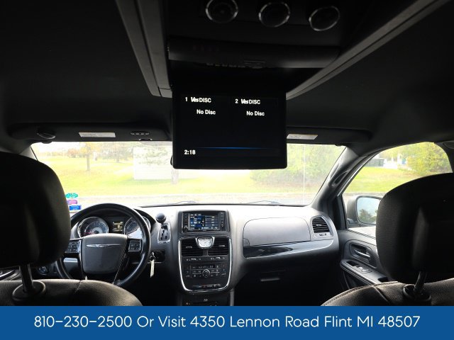Used 2016 Chrysler Town & Country S w/ Driver Convenience Group FWD image 19
