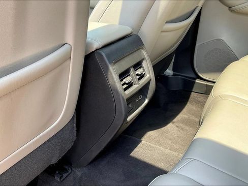 Used 2019 Cadillac XT4 Luxury w/ Cold Weather Package FWD image 21