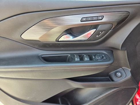 Used 2023 GMC Terrain SLT w/ Tech Package FWD image 18