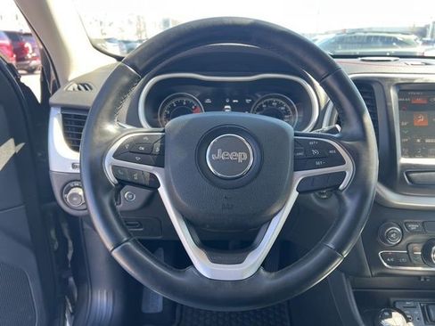 Used 2017 Jeep Cherokee Trailhawk image 13