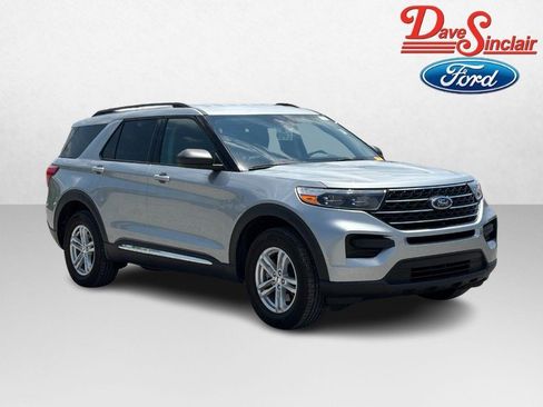 Used 2023 Ford Explorer XLT AWD/4WD image 4
