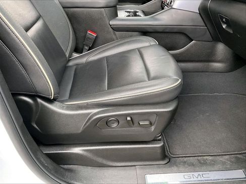 Used 2024 GMC Yukon XL SLT image 38