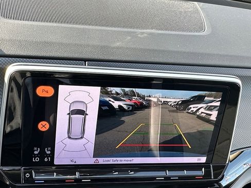 Used 2025 Volkswagen Atlas Peak Edition SE image 16