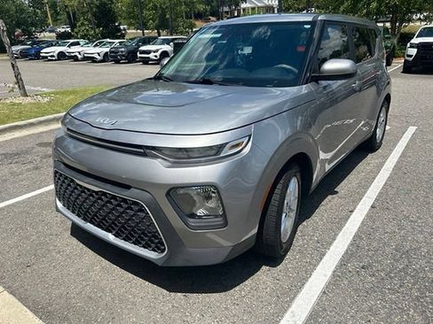 Certified 2022 Kia Soul LX w/ Technology Package FWD image 8
