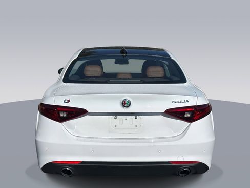 Used 2017 Alfa Romeo Giulia AWD image 3