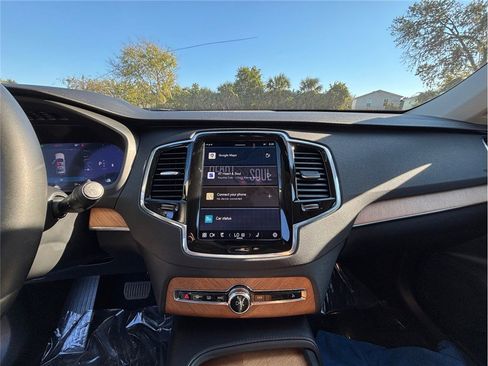 Used 2023 Volvo XC90 B5 Plus Bright image 11