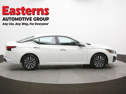 Used 2025 Nissan Altima 2.5 SV FWD image 44