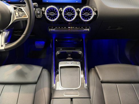 Used 2025 Mercedes-Benz GLA 250 image 12