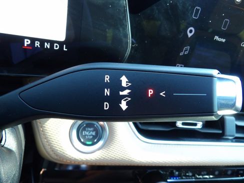 Used 2025 Chevrolet Equinox ACTIV w/ Convenience Package III FWD image 22