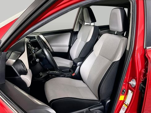Used 2017 Toyota RAV4 XLE w/ Carpet Mat Package FWD image 8