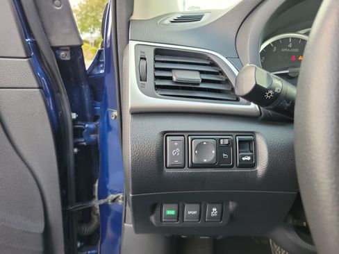 Certified 2018 Nissan Sentra SV FWD image 20