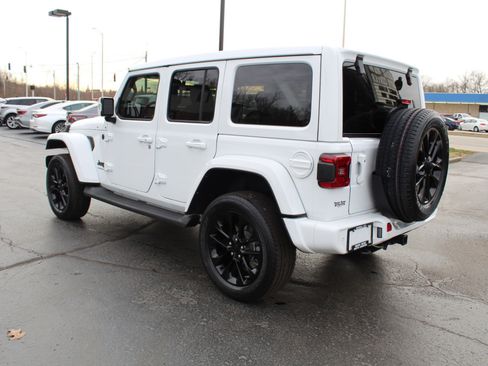 Used 2023 Jeep Wrangler Unlimited Sahara image 7