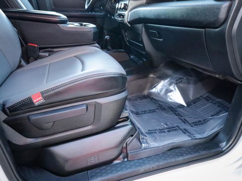 Used 2023 RAM 2500 Tradesman w/ Chrome Appearance Group image 24