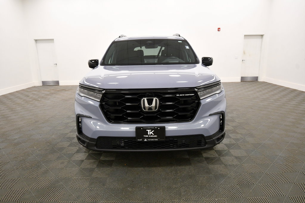 Certified 2025 Honda Pilot Black Edition image 11