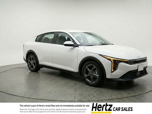 Used 2025 Kia K4 LXS image 1