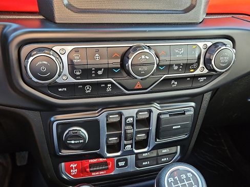 Used 2020 Jeep Wrangler Unlimited Rubicon w/ Steel Bumper Group image 16