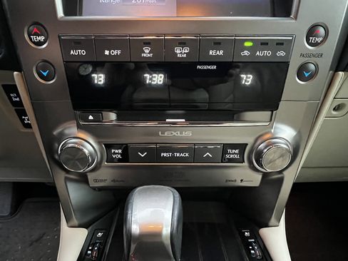 Used 2020 Lexus GX 460 Luxury image 28