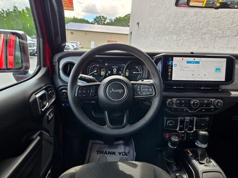 Used 2024 Jeep Wrangler Unlimited AWD/4WD image 34