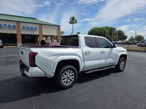 Used 2024 Toyota Tacoma SR5 w/ SR5 Upgrade Package AWD/4WD image 5
