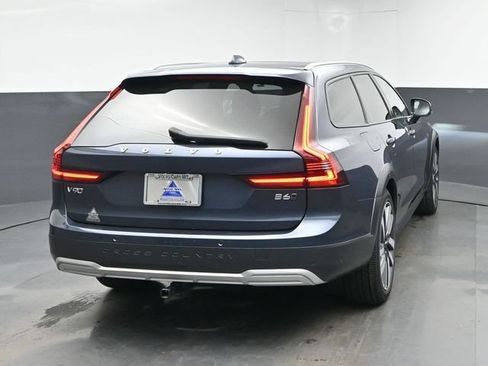 Used 2022 Volvo V90 B6 Cross Country AWD/4WD image 8