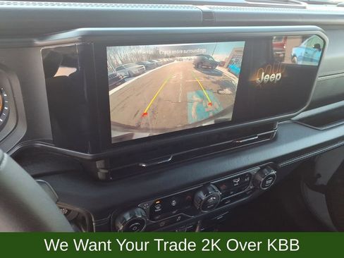 Used 2024 Jeep Wrangler Sahara image 15