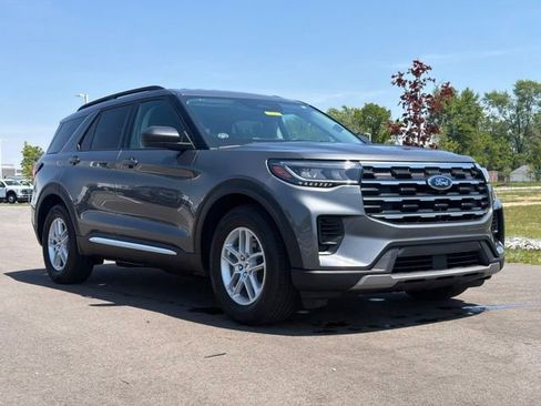 Used 2025 Ford Explorer Active RWD image 1