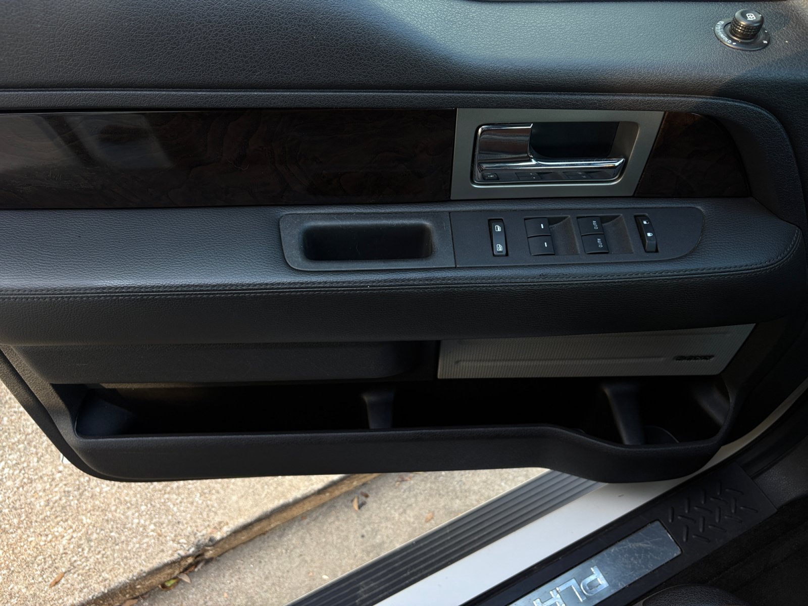 Used 2014 Ford F150 Platinum RWD image 30