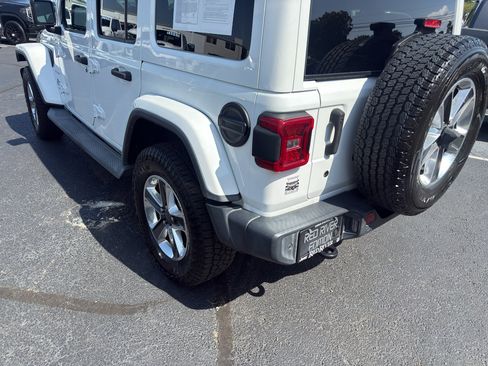 Used 2018 Jeep Wrangler Unlimited Sahara AWD/4WD image 6