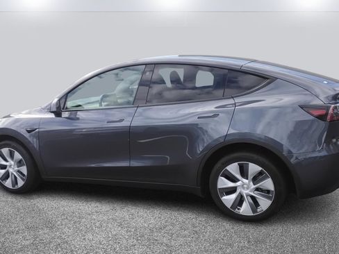 Used 2023 Tesla Model Y AWD image 6