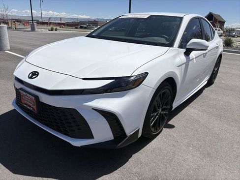 Certified 2025 Toyota Camry SE FWD image 1