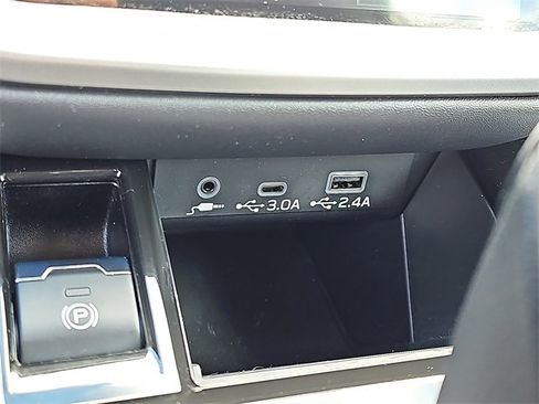 Used 2023 Subaru Outback Limited image 23