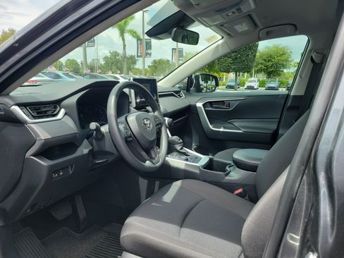 Used 2025 Toyota RAV4 LE AWD/4WD image 19