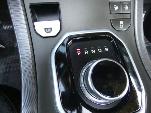 Used 2018 Land Rover Range Rover Evoque SE Dynamic image 51