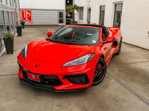 Used 2024 Chevrolet Corvette Stingray Premium Cpe w/ Z51 Performance Package RWD image 3