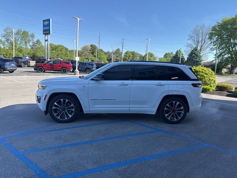 Used 2024 Jeep Grand Cherokee Overland w/ Luxury Tech Group IV AWD/4WD image 11