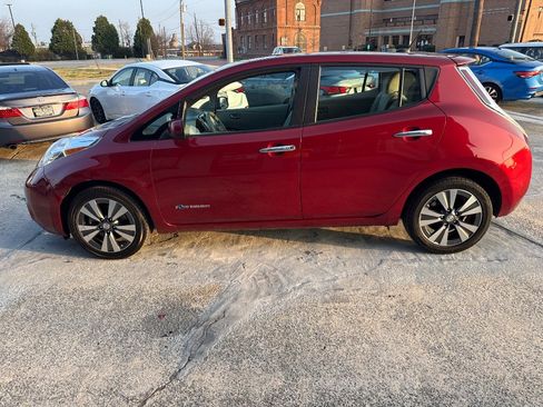 Used 2015 Nissan Leaf SV w/ LED & Quick Charge Package FWD image 7