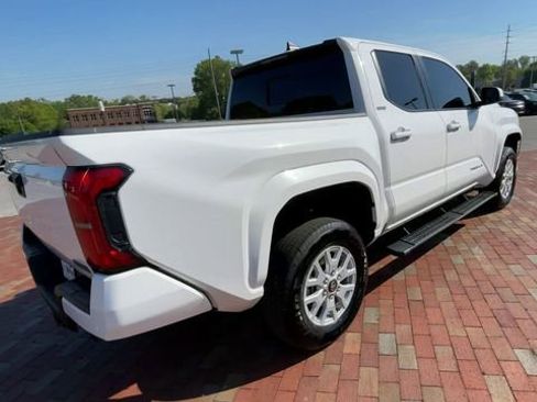Used 2025 Toyota Tacoma SR5 w/ SR5 Upgrade Package AWD/4WD image 9